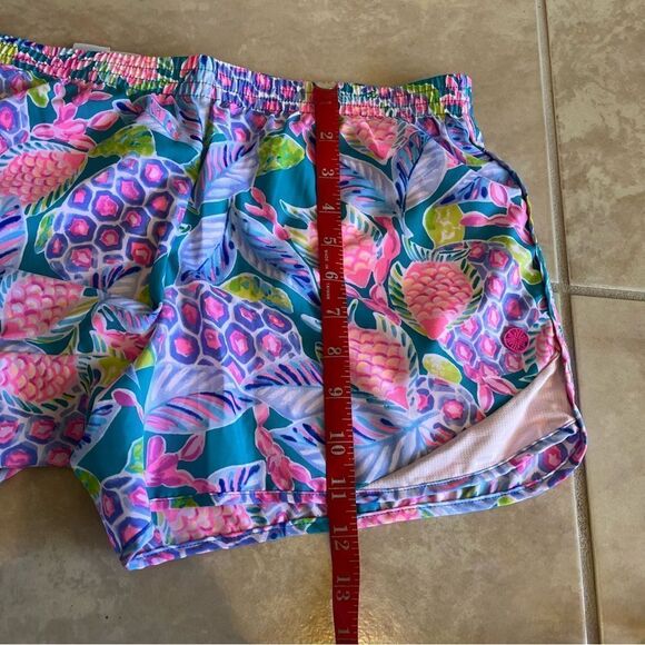 Lilly Pulitzer Ocean Trail Shorts In Maldives Green Turtle Wave - Picture 15 of 15